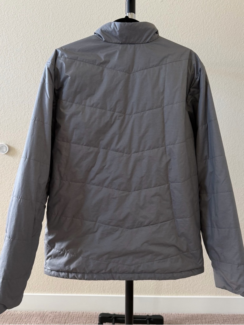 The North Face Men's Light Gray Quilted Puffer Jacket - Picture 7 of 7